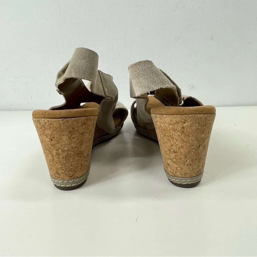 Clarks Helio Float Wedge Sandal in Tan Suede Size 10 Wide
